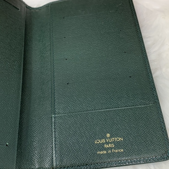 Louis Vuitton Green Taiga Leather Checkbook Wallet Datecode:V10967 - Picture 5 of 13